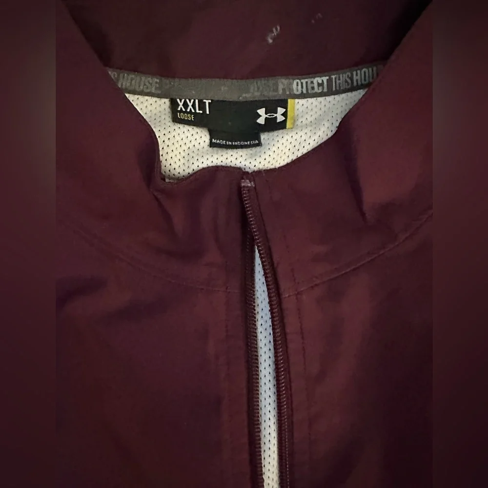 Under Armour lightweight maroon